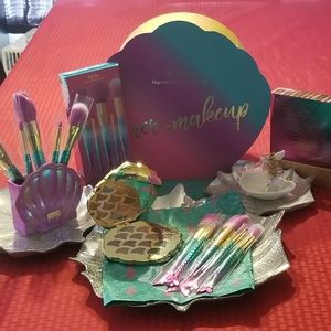 Be a mermaid eyeshadow & brush set
